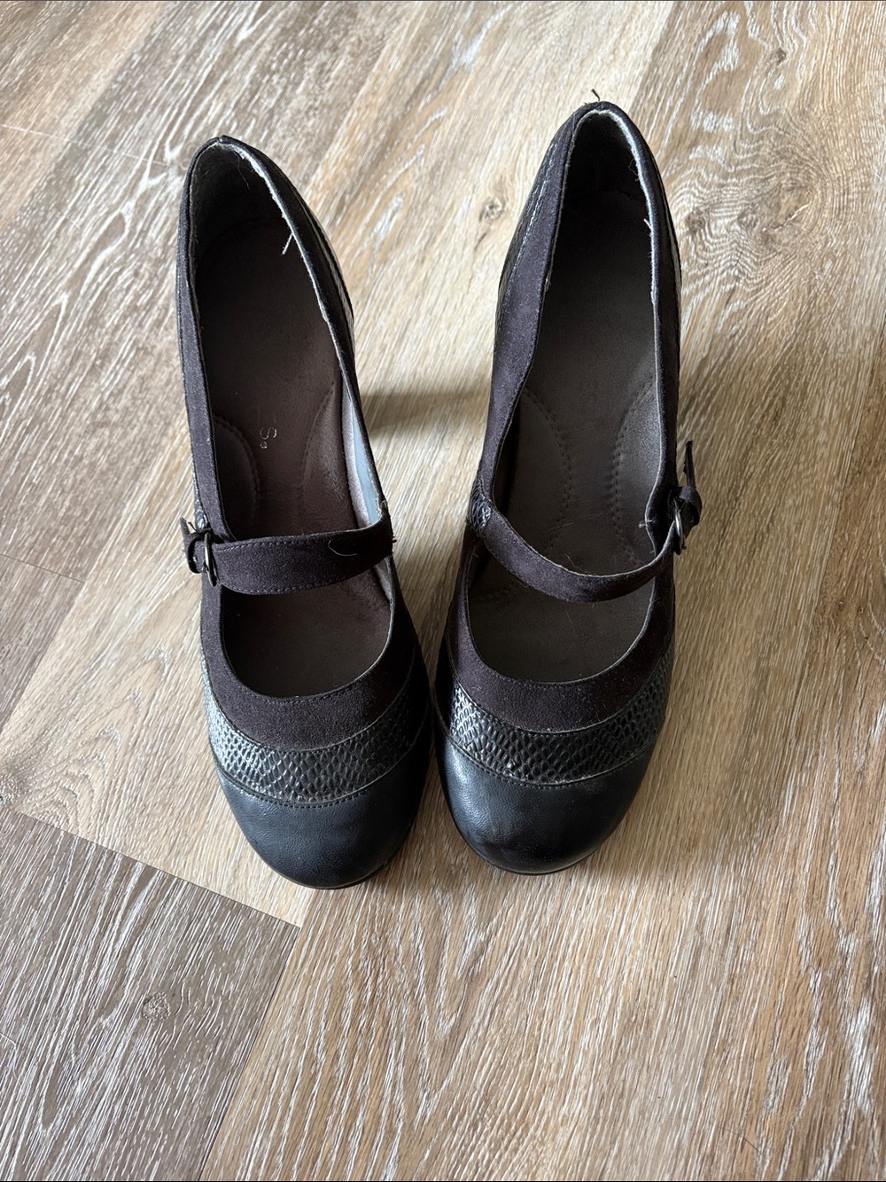 AEROSOLES Black Mary Jane Heels